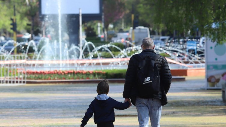 Родителите вече може да кандидатстват за еднократна помощ от 375 лв.