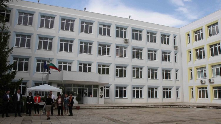 Oткриха обновеното ОУ &quot;Никола Вапцаров&quot; във Варна (СНИМКИ)