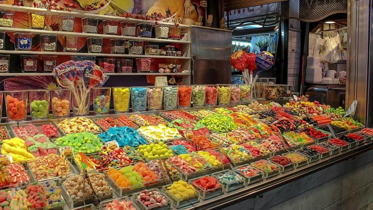 И това доживяхме! Полицаи сгащиха лаком крадец на бонбони до бакалия