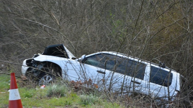 17-годишен смелчага тресна "Ситроен" във "Форд". Счупи челюст на момиче