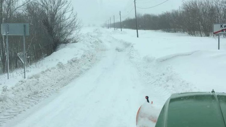 Снегонавявания затрудняват движението на пътя Кипра-Девня