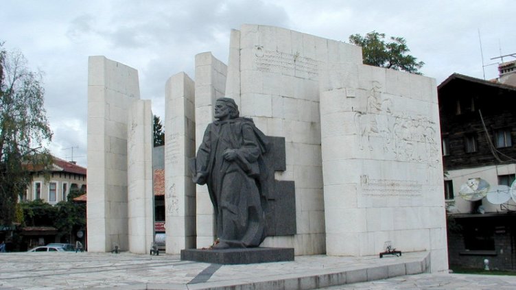 Порой разкопа улиците на Банско