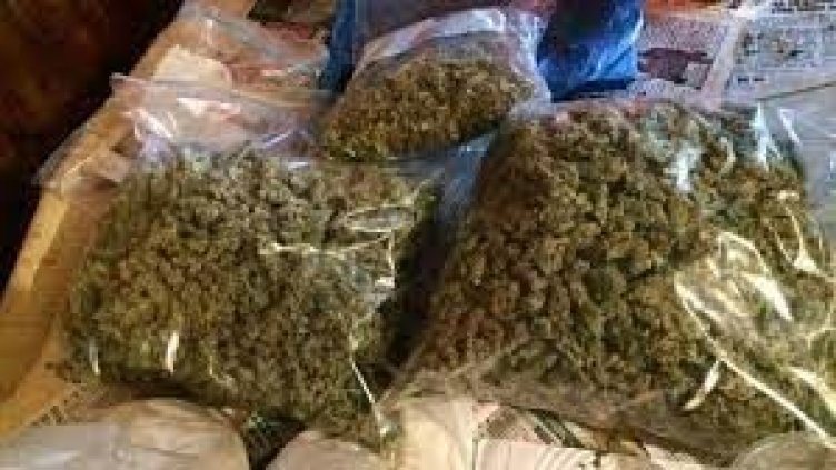 Закопчаха шофьор на камион, превозвал марихуана