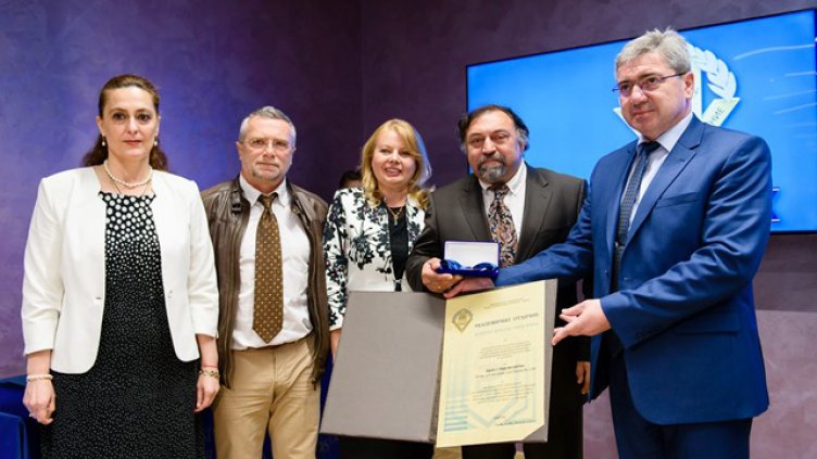 МУ - Варна, раздаде 14-ите отличия „Почетен знак със синя лента"