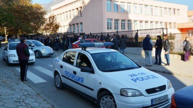 Убитата ученичка била с психоложката си, преди нападението