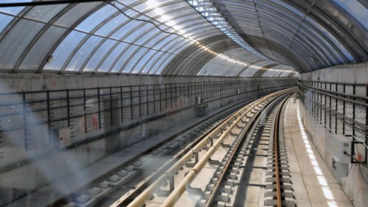 Дете пропадна на качване в метрото