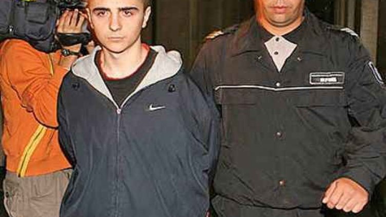 Касапинът на Кристин излезе от затвора със задграничен паспорт в джоба