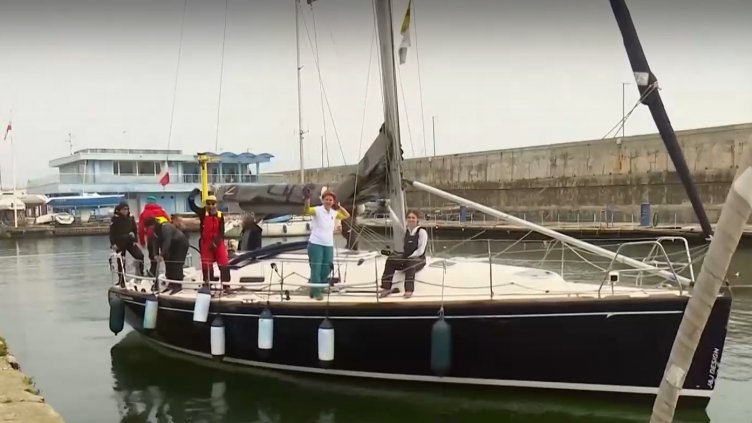 Запознайте се с единствения изцяло женски ветроходен екипаж у нас (ВИДЕО)