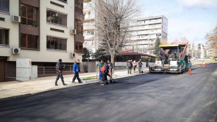 Положиха първия пласт асфалт на ул."Братя Бъкстон" във Варна