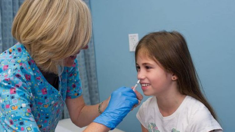 В аптеките от днес: Ваксина срещу грип за деца, впръсква се в носа