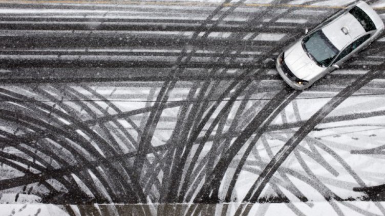 С летни гуми през зимата? Може и да мине...