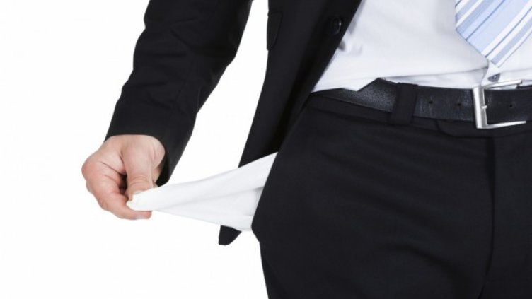 Българинът плаща все по-малко за храна и все повече за данъци