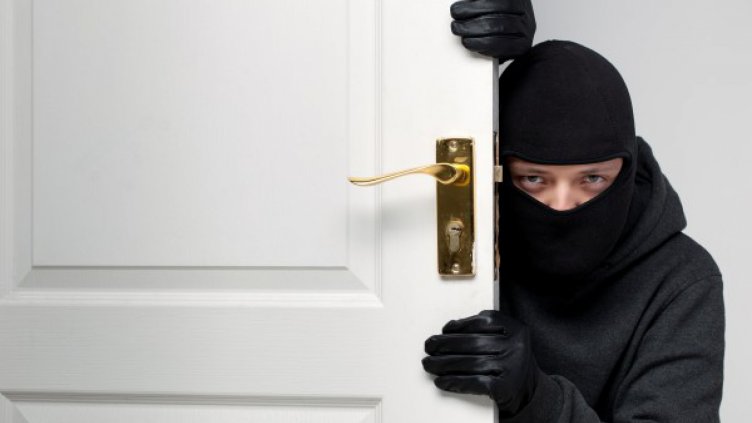 Не пишете в клю-клю Facebook къде сте за празниците