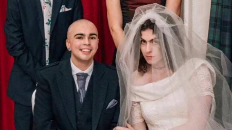 Новото нормално: Мъж-жена се венча за жена-мъж (СНИМКИ)