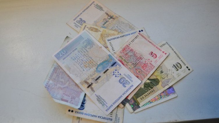 Баба даде 4 700 лева за "свободата" на внука си