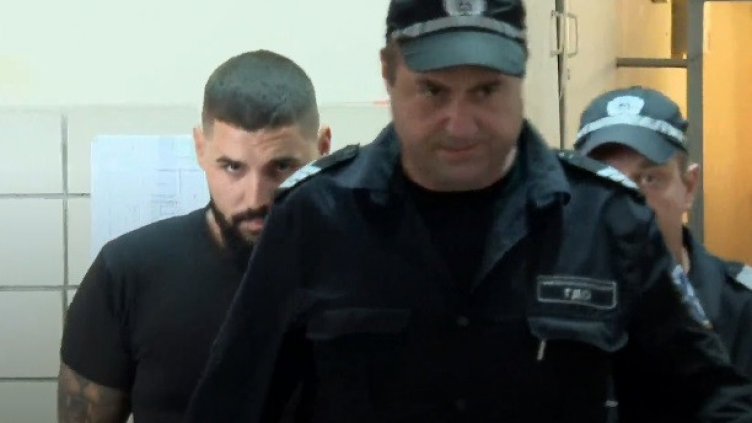 Насилникът на 18-годишното момиче остава в ареста