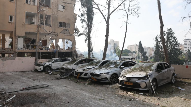 Външно препоръчват няколко комуникационни канала в Близкия изток