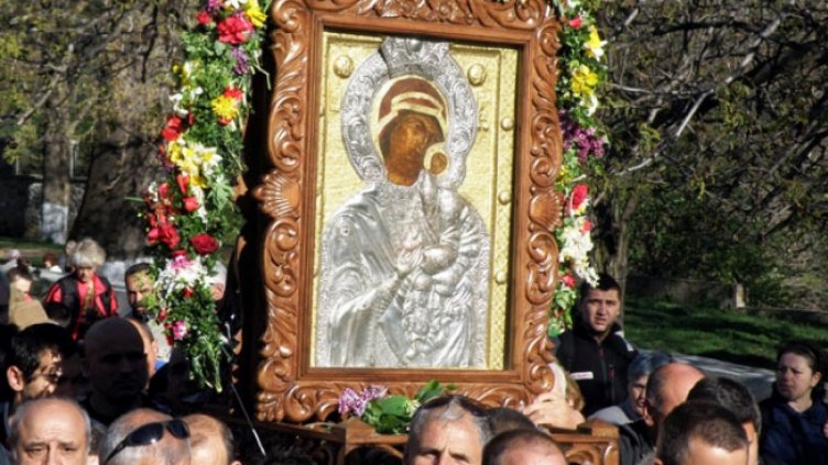 Литийно шествие и изложба за Атанасовден в Бяла
