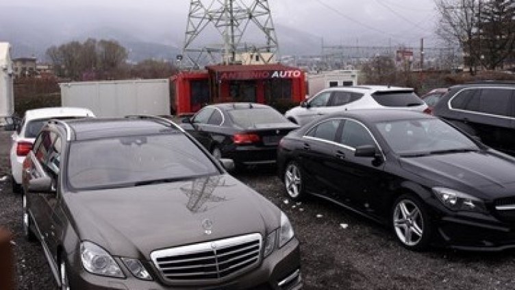 Пернишка далавера: Иззеха 7 лукс коли, двойници на регистрирани вече в ЕС