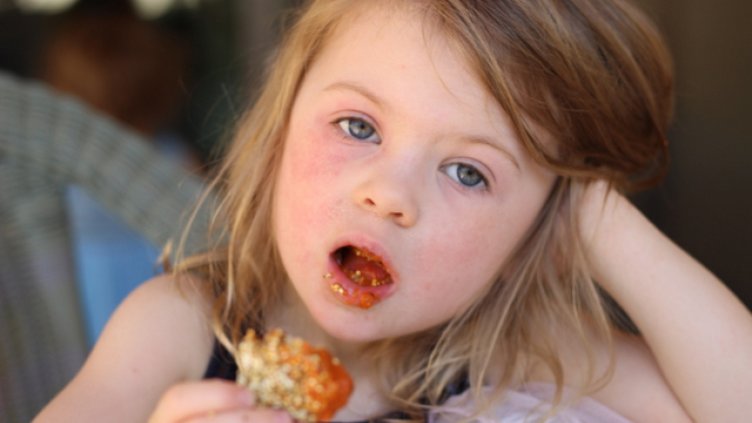 6-годишни деца се тресат от пубертет заради пилешко