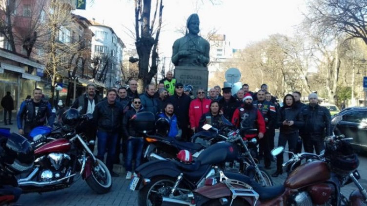 Варненски рокери изпращат годината с рев на мотори