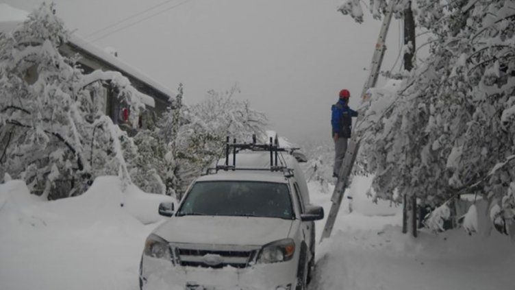 Екипите на ЕНЕРГО-ПРО достигнаха до аварирали съоръжения