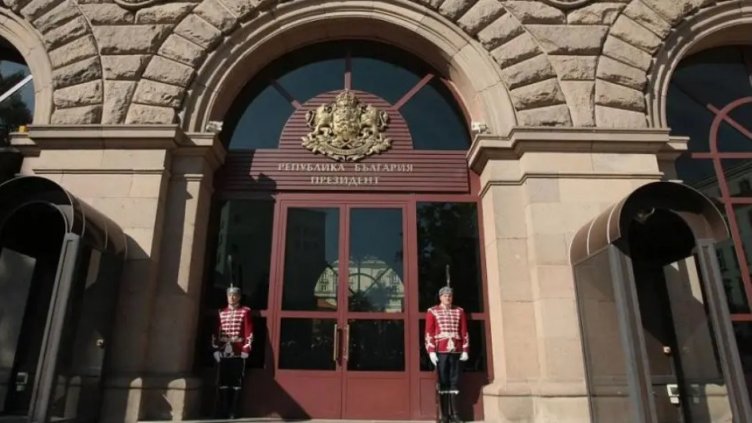 Радев събра парламентарните групи за консултации