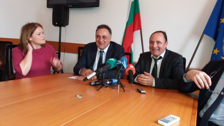 Най-важното е да не допуснем африканската чума да не се прехвърли по домашните животни, каза зам.министърът на земеделието, храните и горите Янко Иванов(вдясно). Снимка авторът