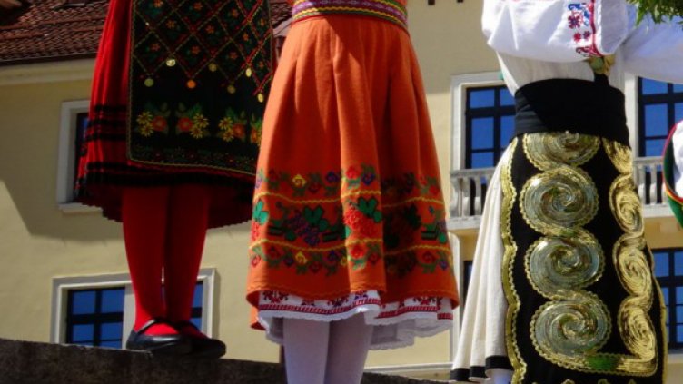 Арестуваха млад мъж, крал носии от селско читалище