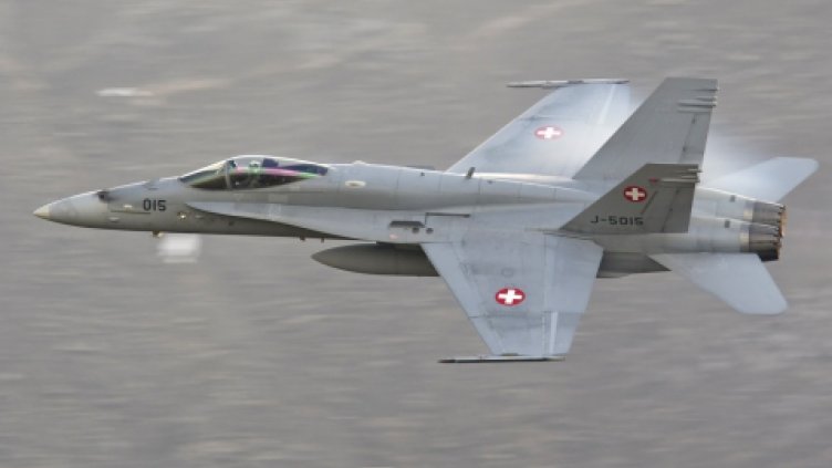 НЛО свали швейцарски боен самолет над Алпите, май