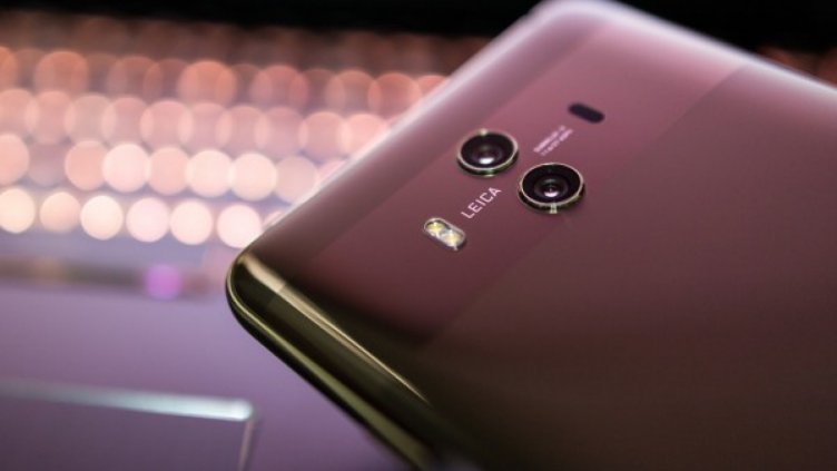 САЩ смекчава ограниченията за Huawei