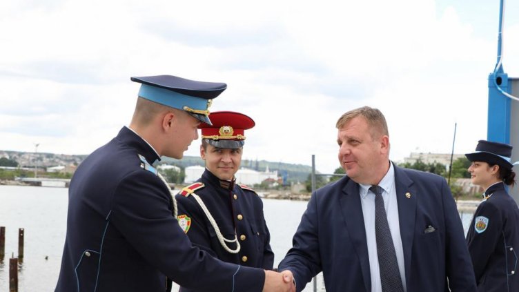 Красимир Каракачанов / Снимка: Министерство на отбраната