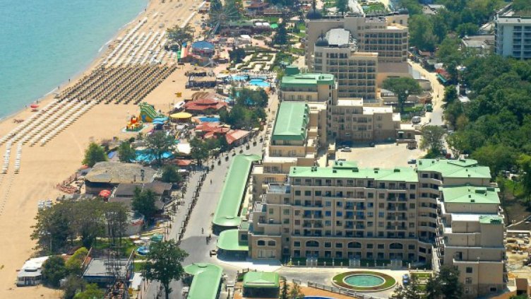 Хотелиерите ще се отчитат на данъчни и МВР