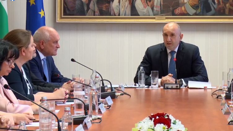 Президентът издава указ за избори 2 в 1