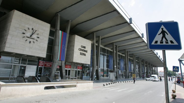 Група мигранти, пристигнали на Централна гара, притесниха чакащите пътници