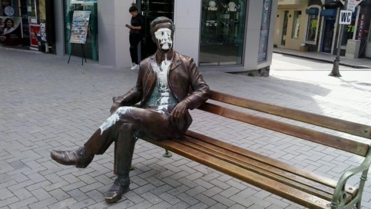 Психичноболен поругал паметника на Дабко Дабков?