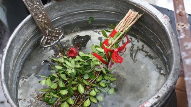 Над 28 000 варненци черпят за Йорданов и Ивановден