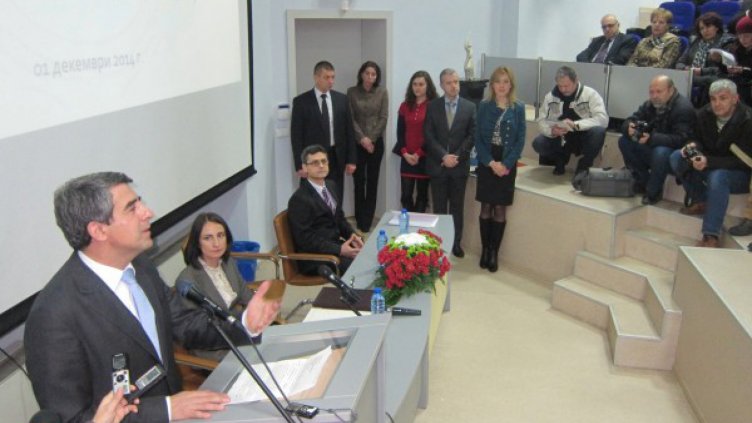 Решенията за страната не се вземат само на жълтите павета!