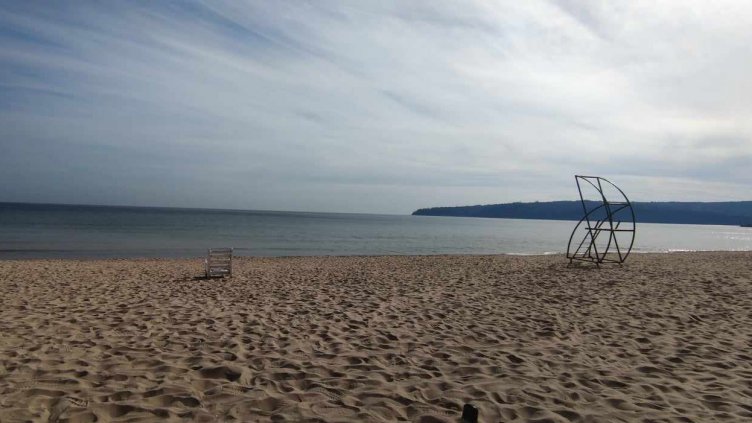 Новата седмица започва със студ и сняг във Варна