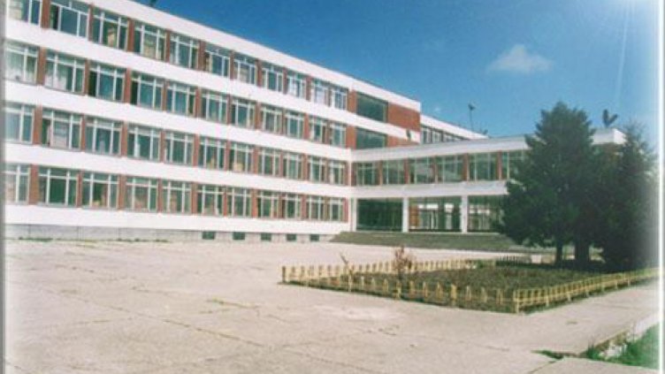 Ремонт започна и в професионалната гимназия по икономика във Варна