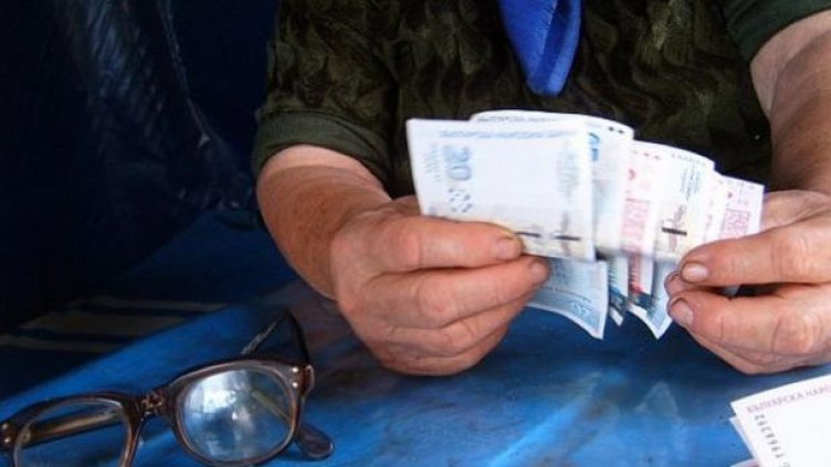 Започва изплащането на пенсиите с добавките към тях