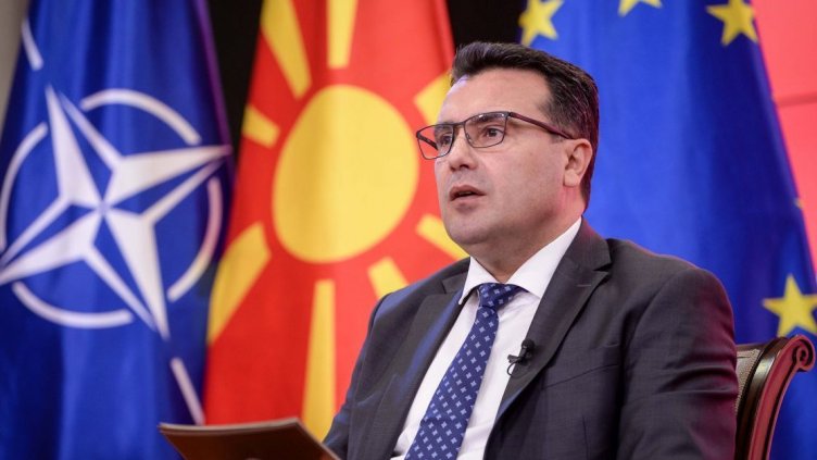 Заев: Учебниците по история няма да ги бараме, махаме само термина "български фашисти"