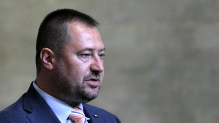 Петър Харалампиев.