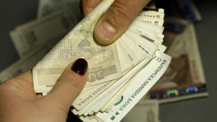 Близо 22 000 родители в неплатен отпуск са подали заявления за помощ