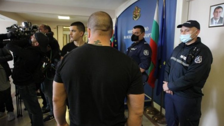 Ммейци нахлуха в Министерството на спорта (СНИМКИ)