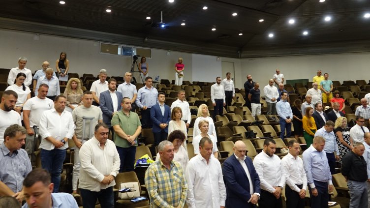 Общинската сесия във Варна започна с едноминутно мълчание 