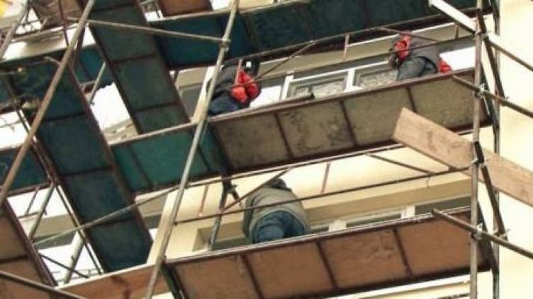 Работник падна от покрив при ремонтни дейности в Русе