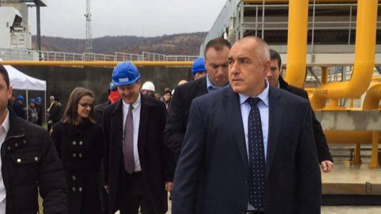 Борисов: Мигрантите да минават само през КПП  