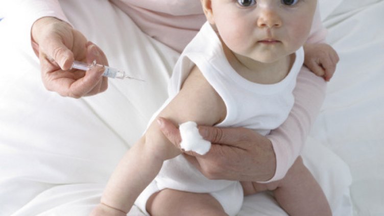 Купуват ваксини за бебета с пряко договаряне