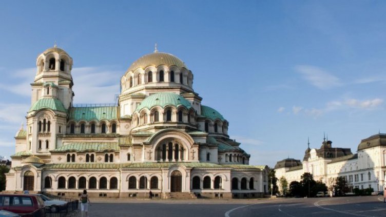 Затварят за паркиране центъра на София за поклонението на Желев